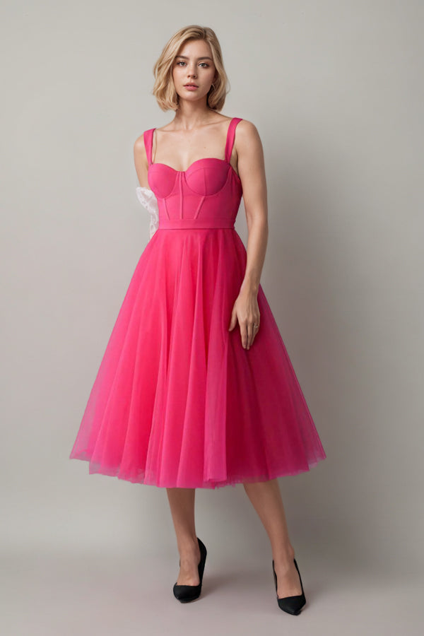 Robe de soirée courte bleue en tulle coupe trapèze avec corset