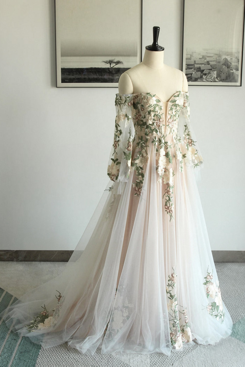 long sleeve embroidered organza wedding dress Off Shoulder Floral Embroidery Tulle Boho US10 / Ivory/Green New Pattern Release :: INV-19360732 Color:Cream/Rose/Blue The long puffy sleeves