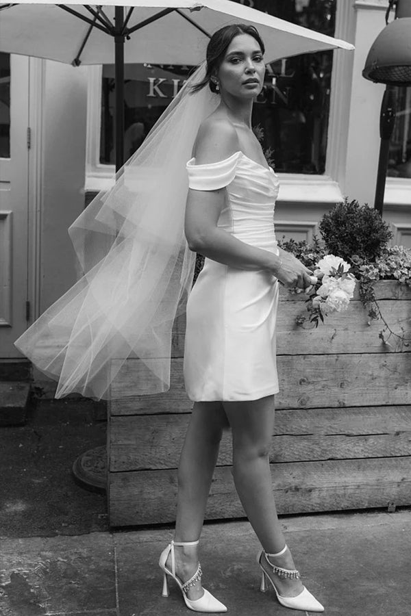 Schulterfreies Satin-Hochzeitskleid mit Wasserfallausschnitt, schlichtes kurzes Kleid WD778