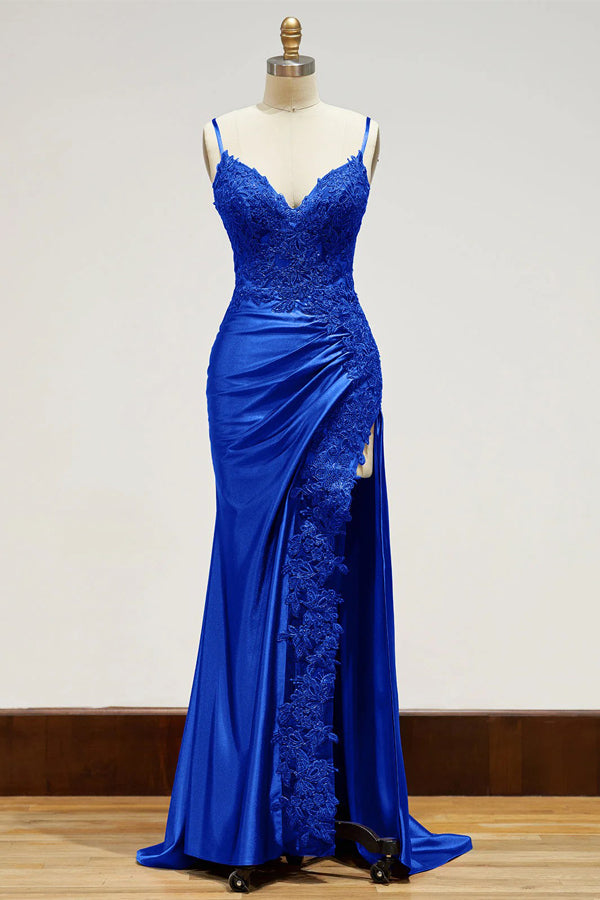 Langes schwarzes Ballkleid mit Spaghettiträgern, Applikationen und seitlichem Schlitz, PSK440