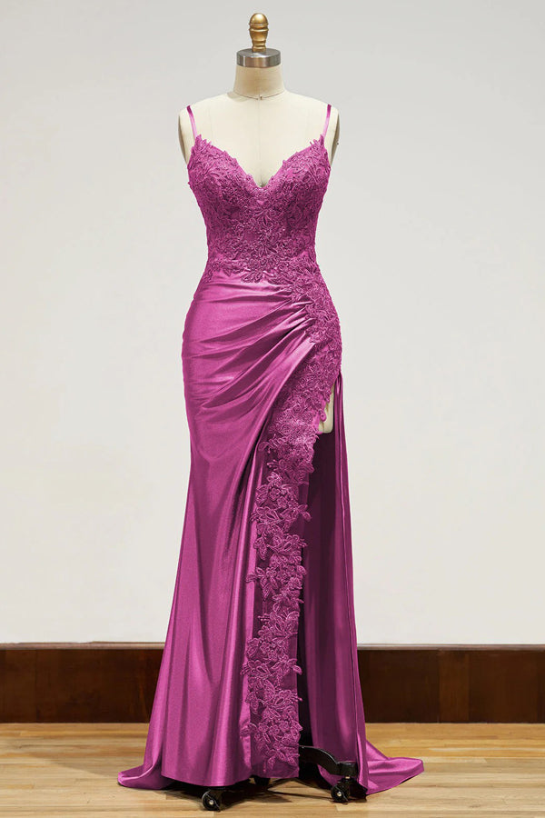 Langes schwarzes Ballkleid mit Spaghettiträgern, Applikationen und seitlichem Schlitz, PSK440