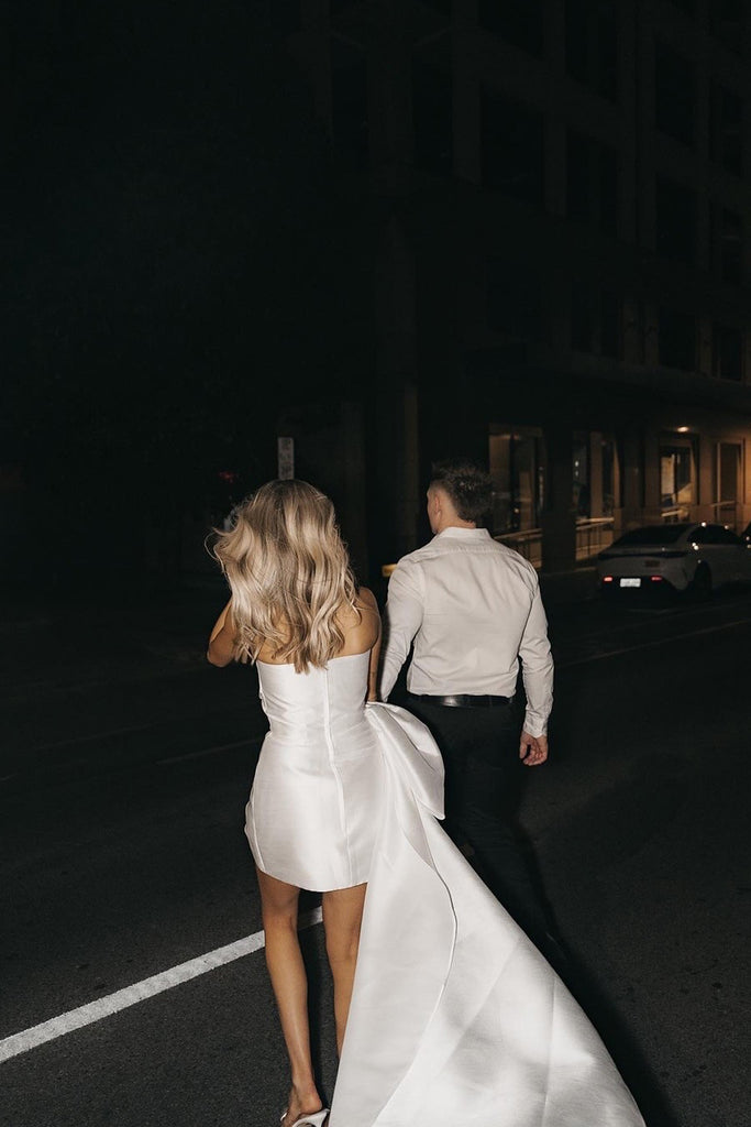 Cute Bodycon Strapless Satin Short Wedding Dress Bridal Gown with Bow US2 / White Cute Bodycon Strapless Satin Short Wedding Dress Bridal Gown with Bow US2 / White