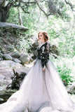 Wunderschönes Brautkleid in A-Linie mit V-Ausschnitt und langen Ärmeln aus schwarzer Spitze WD485