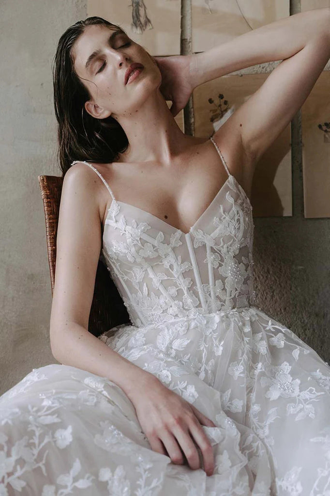 Romantic Spaghetti Straps V-neck Lace Appliques Bohemian Wedding Gown WD685-Pgmdress
