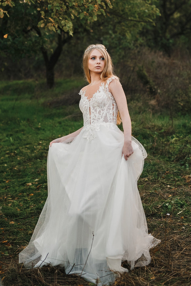 Rustic Wedding Dress Forest Bridal Gown with Floral Lace Applique-Pgmdress