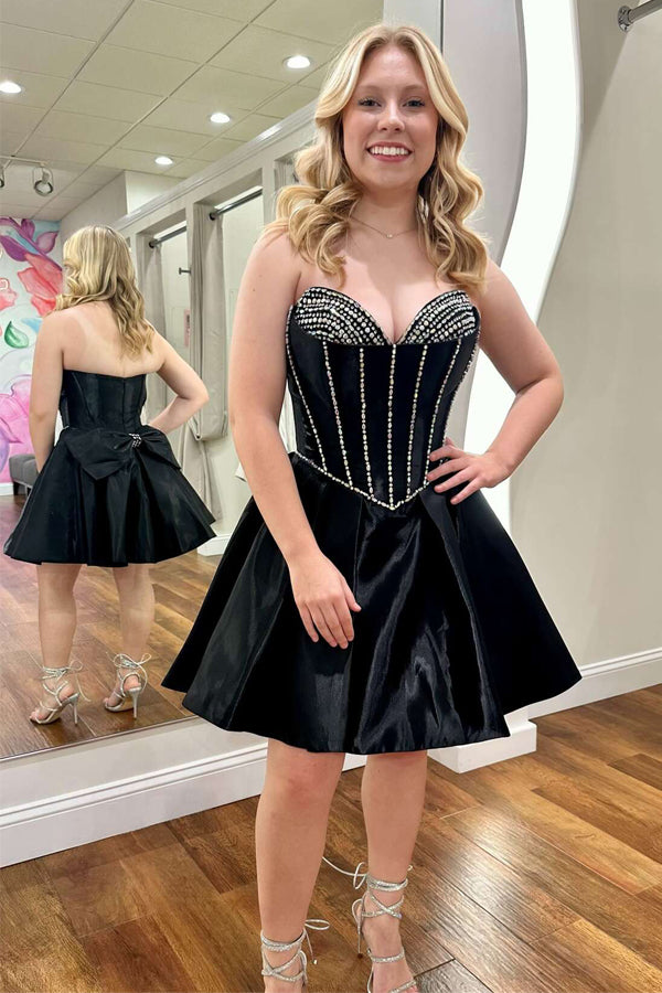 Trägerloses, herzförmiges, hellblaues, kurzes Homecoming-Kleid mit Perlen