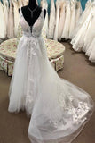 Brautkleid in A-Linie mit Spitzenapplikationen, tiefem V-Ausschnitt, Hofschleppe-Hochzeitskleid WD465