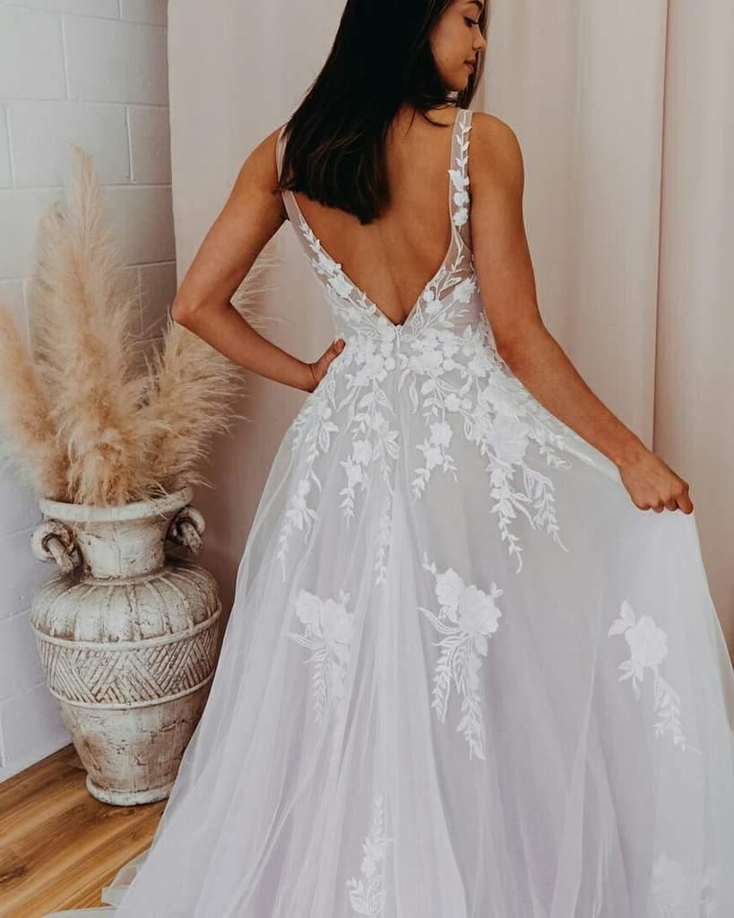 A-line V Neck Tulle Lace Appliques Romantic Wedding Dress Bridal Gown WD480 - Pgmdress