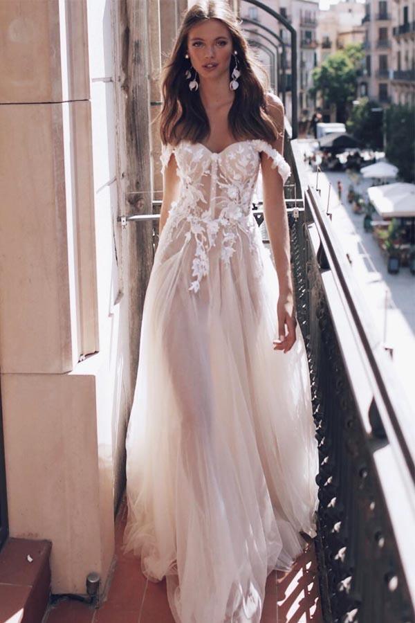 Sparkly Wedding Dresses 14 Glittering Wedding Gowns  hitchedcouk   hitchedcouk
