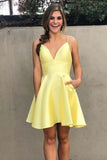 Robe de soirée courte en satin à col en V jaune PD279